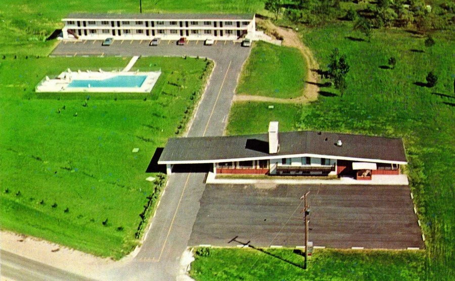 Dunes Resort (Amity Motel) - Vintage Postcard